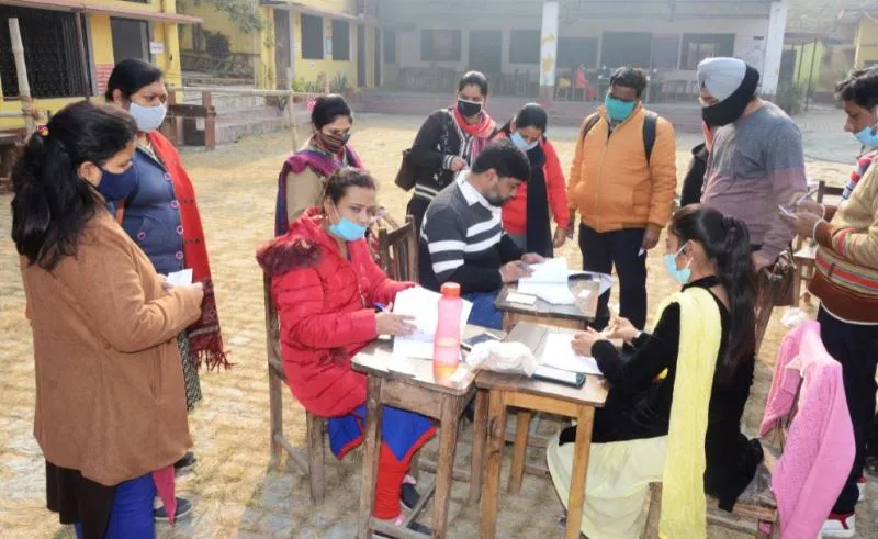 उप्र विधान परिषद की 11 सीटों पर करीब 55 फीसदी मतदान
