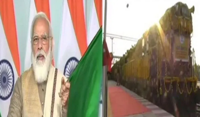 पीएम मोदी ने 100वीं किसान रेल को हरी झंडी दिखाकर किया रवाना