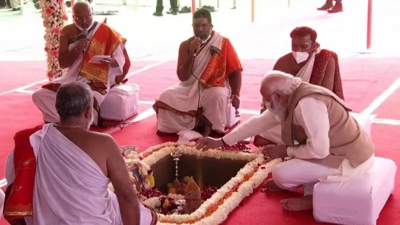 प्रधानमंत्री मोदी ने नए संसद भवन की रखी आधारशिला