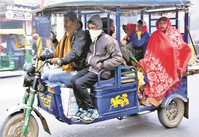 मुरादाबाद: पारा गिरने से ठिठुरन बढ़ी, ठंडी हवा ने लोगों को कंपाया