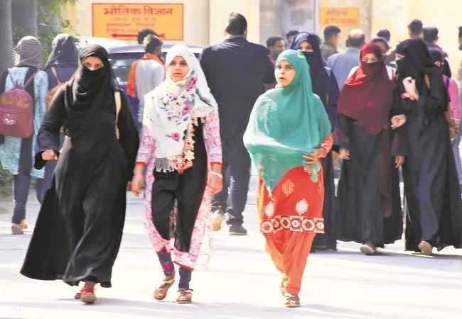 मुरादाबाद: सरकारी विश्वविद्यालय की उम्मीद से विद्यार्थियों के खिले चेहरे
