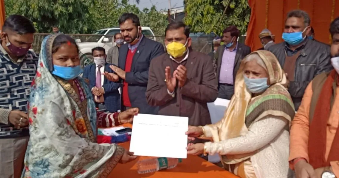अयोध्या: मेला लगाकर बांटा गया 3 करोड़ 17 लाख का ऋण