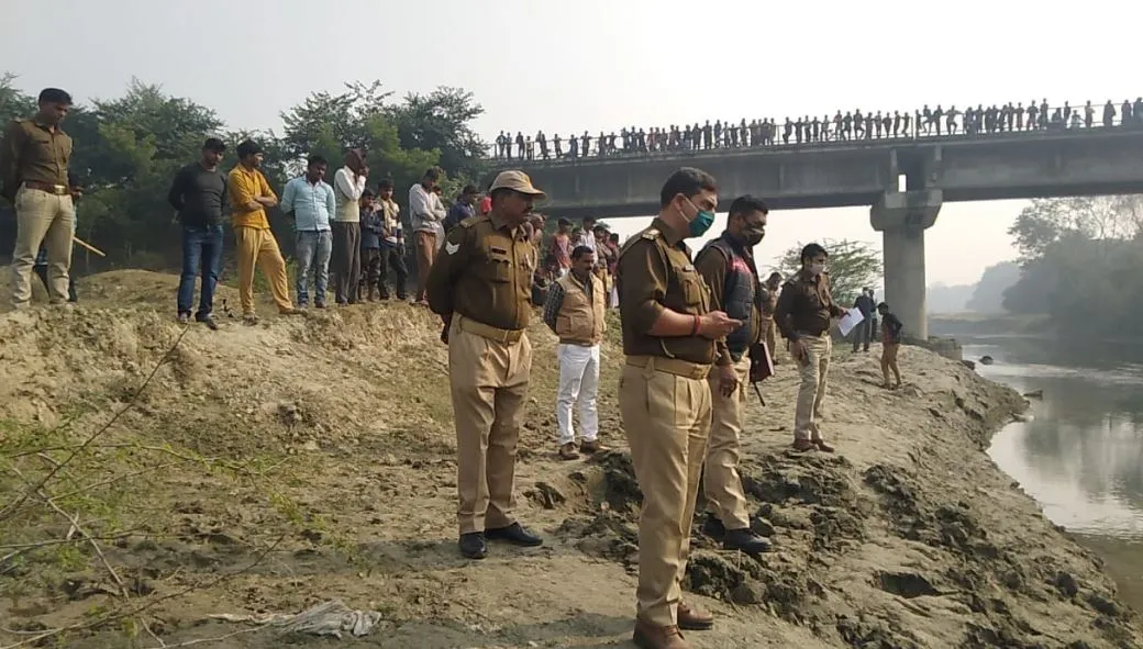 बाराबंकी: नदी के किनारे मिला युवक का शव