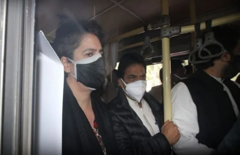 कांग्रेस का मार्च पुलिस ने रोका, प्रियंका समेत कई नेता हिरासत में लिए गए