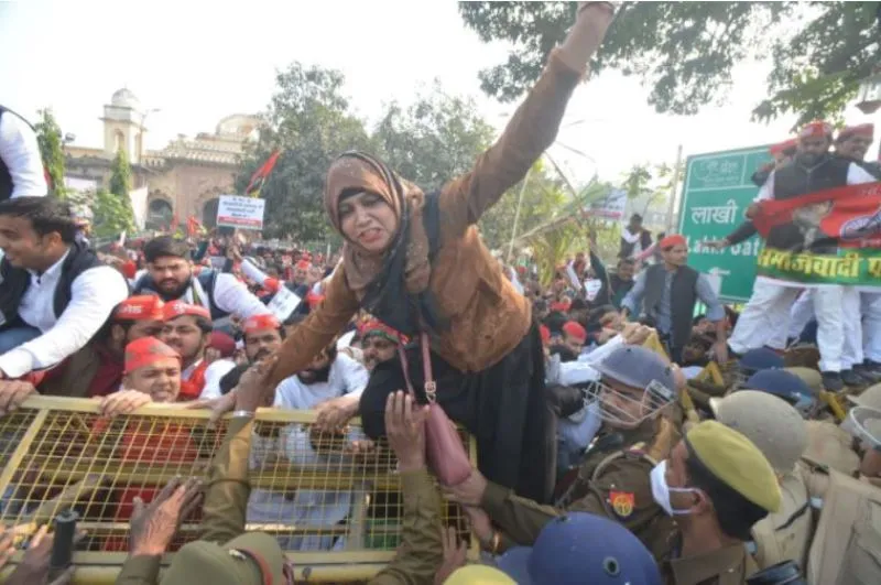 लखनऊ: किसानों के समर्थन में समाजवादी पार्टी का प्रदर्शन, कई हिरासत में लिए गए