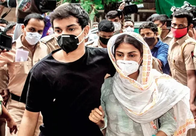 रिया चक्रवर्ती के भाई शौविक को मिली जमानत, ड्रग्स मामले में एनसीबी ने किया था गिरफ्तार