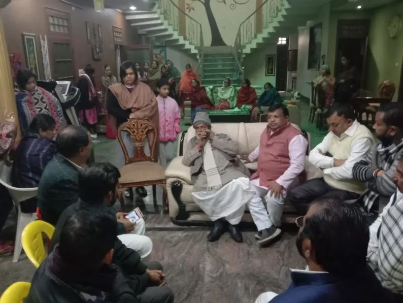 प्रसपा व्यापार सभा के प्रदेश अध्यक्ष ने की पीड़ित परिवार से मुलाकात, न्याय के लिए किया आश्वस्त