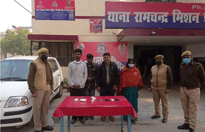 शाहजहांपुर: कार पंचर कर बैग उड़ाने वाले गैंग के चार सदस्य गिरफ्तार