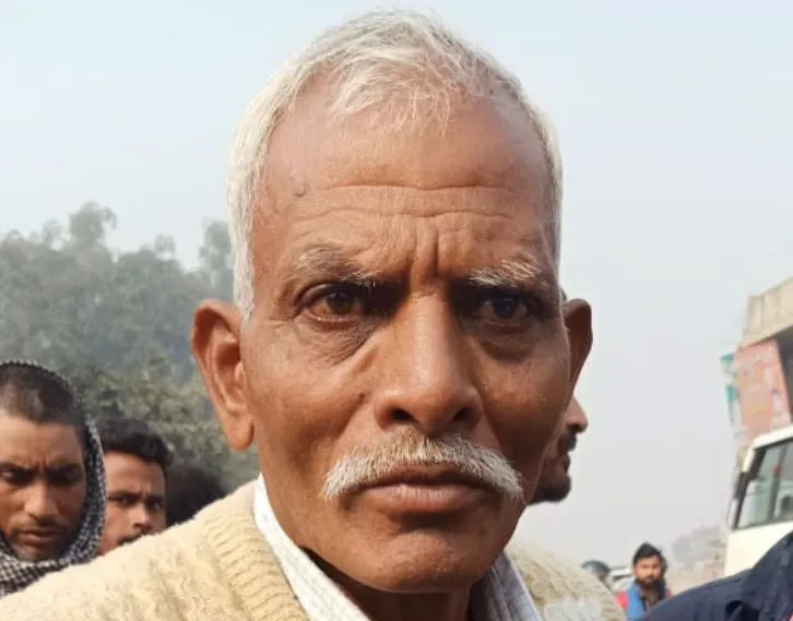 शाहजहांपुर: बुजुर्ग के कपड़ों पर गंदगी डालकर ले गए रुपयों से भरा बैग