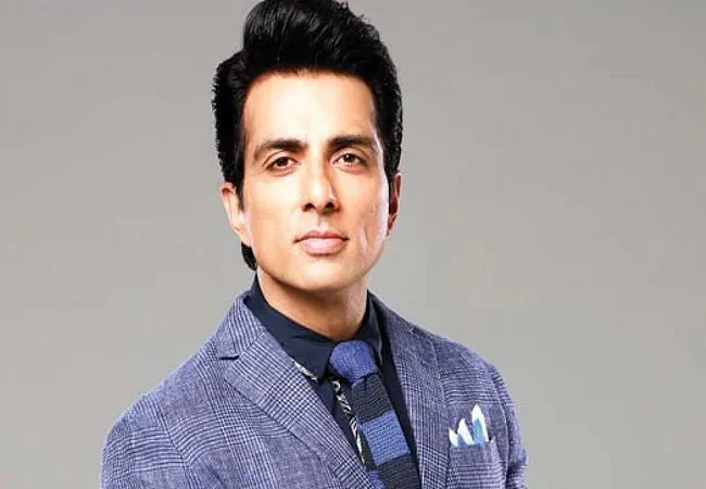 सोनू सूद की नई पहल,आत्मनिर्भर बनाने के लिए जरूरतमंदों को निशुल्क देंगे ई-रिक्शा