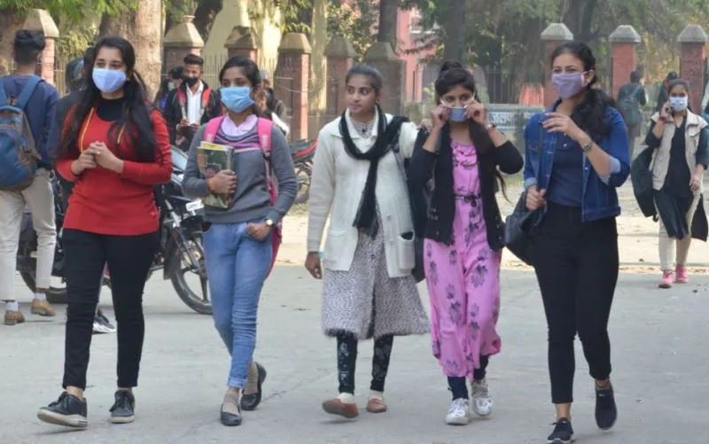 बरेली: आय का प्रमाण दिखाए बिना छात्रों को नहीं मिलेंगे स्वेटर