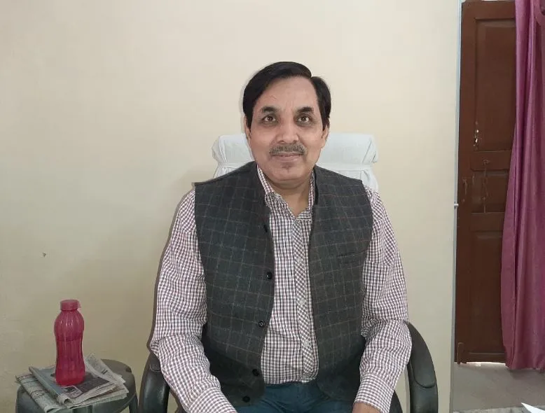 गोंडा: कच्ची शराब बेचने वाले बंद कर लें धंधा, नहीं तो कार्रवाई के लिये रहें तैयार- उमेश चंद्र