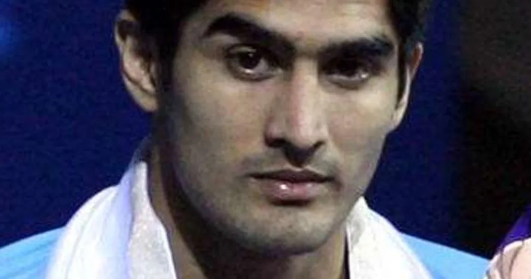 किसानों का दर्द बांटने पहुंचे विजेंदर सिंह, कहा- मांगें नहीं मानी तो लौटा देंगे खेल रत्न पुरस्कार