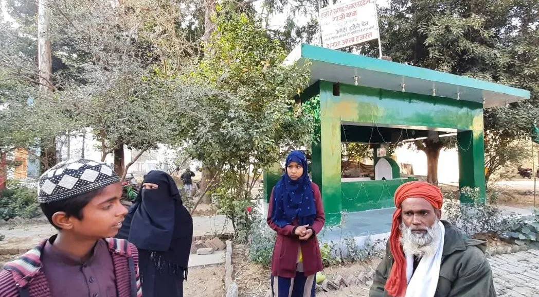 बरेली: 300 बेड कोविड अस्पताल में फेंके पशु अवशेष, हंगामा