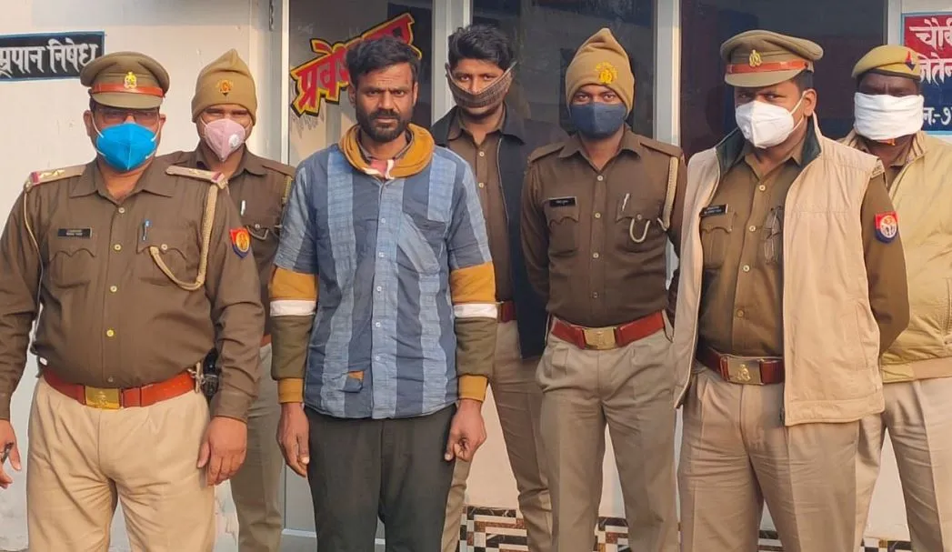 अयोध्या: कंटेनर में छिपाकर हो रही थी गोवंश की तस्करी, एक गिरफ्तार