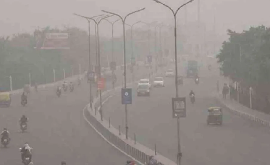 ठिठुरा गया साल का आखिरी दिन, नए साल का पहला दिन भिगोने को तैयार