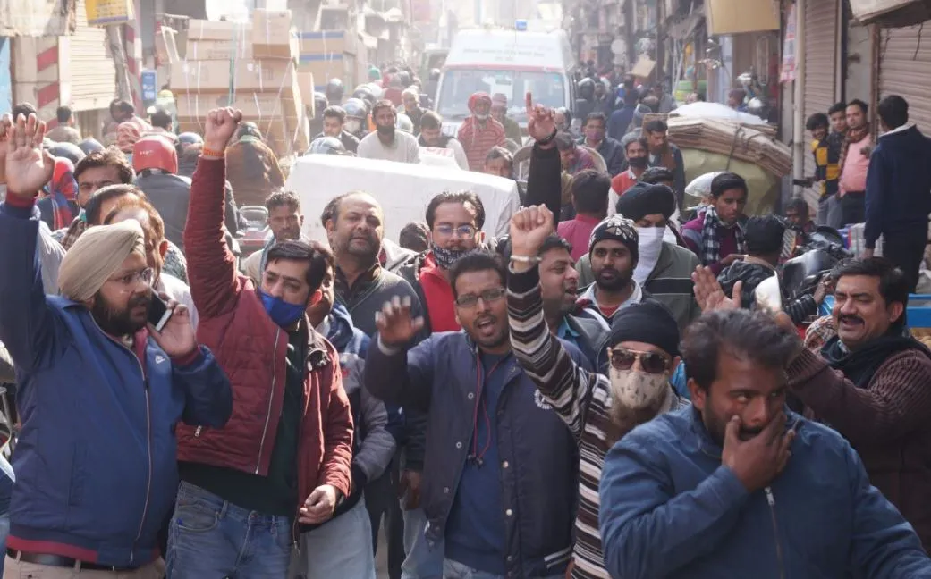 बरेली: सर्वे टीम को व्यापारियों ने खदेड़ा, जाम लगाकर मांगी ‘भीख’