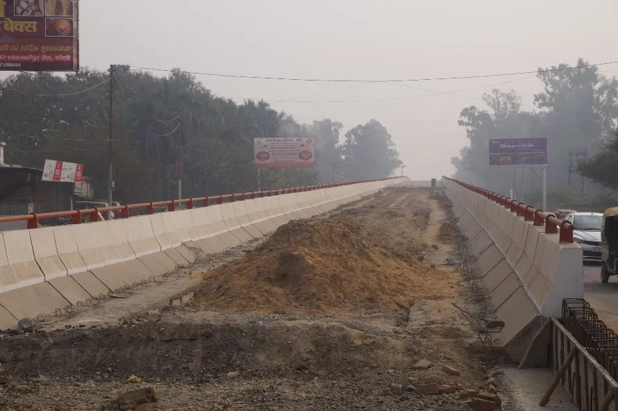 बरेली: साल बीता, लालफाटक व सेटेलाइट ओवरब्रिज का काम अभी भी अटका