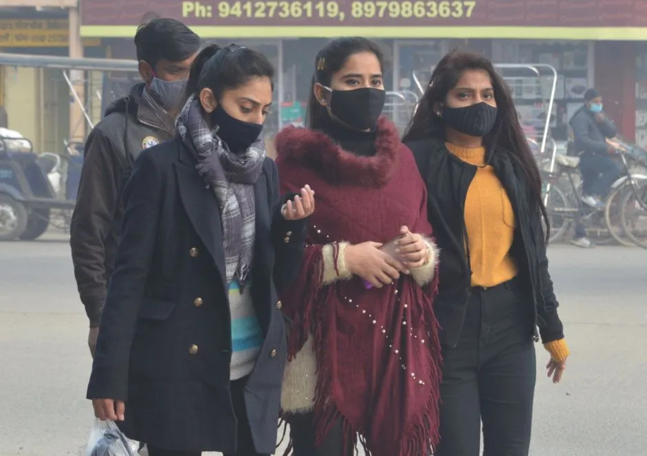 बरेली: सर्दी का सितम जारी, सुबह कोहरा तो दोपहर में धूप ने दी राहत