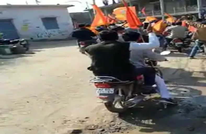 राम मंदिर निर्माण को लेकर निकाली जा रही वाहन रैली पर पथराव