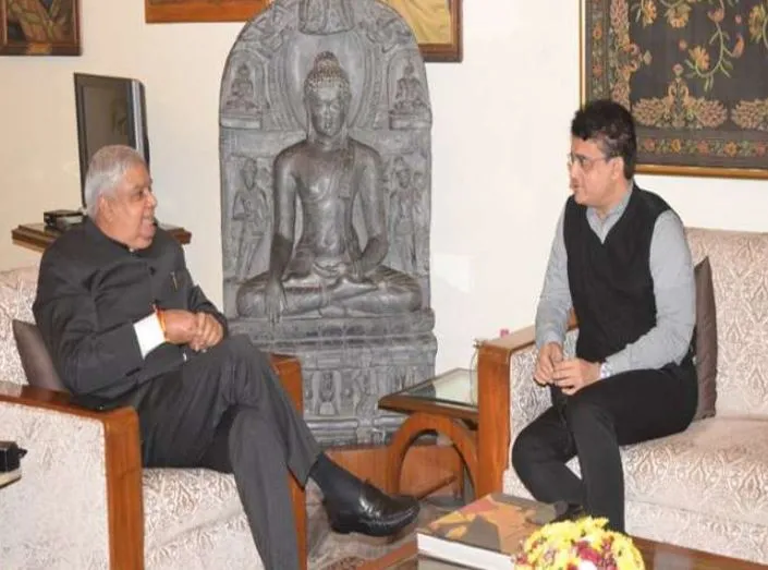पश्चिम बंगाल की राजनीति में मची हलचल, राज्यपाल से मिलने पहुंचे सौरव गांगुली