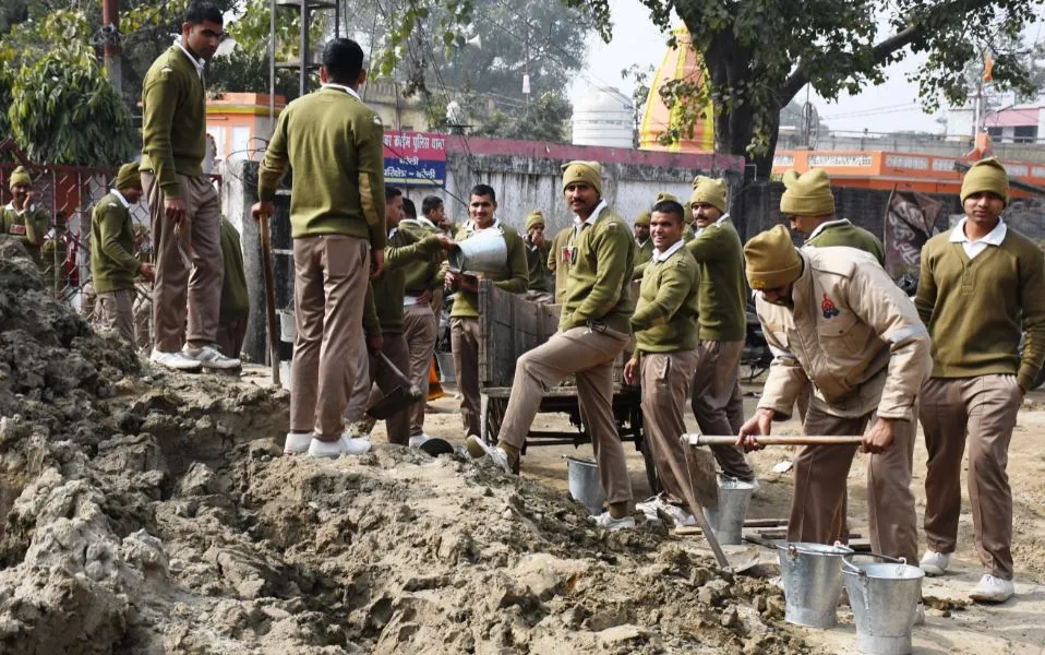 बरेली: 17 पिलर पर ओवरब्रिज का कार्य पूरा, सड़क निर्माण अधूरा