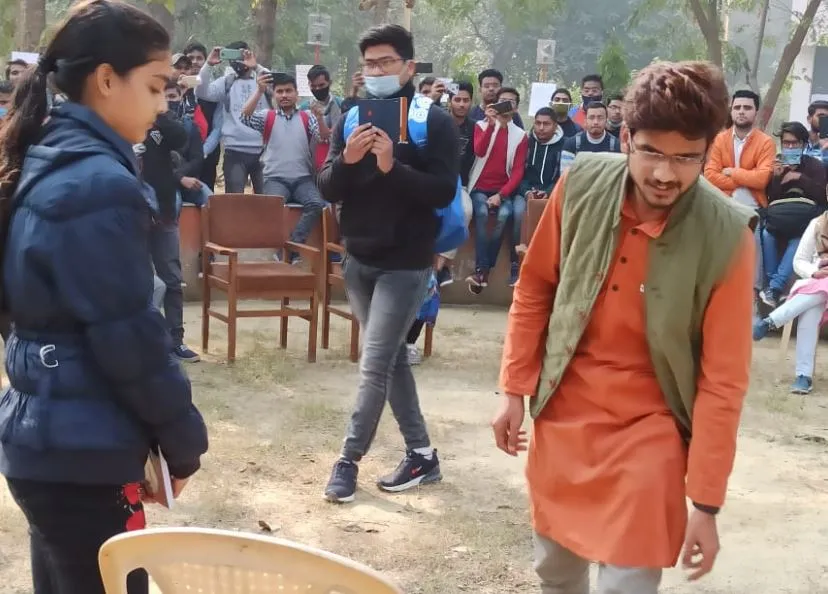 बरेली: पुलिस न सुने तो बेइज्जत कर शोहदे से मंगवाएं माफी