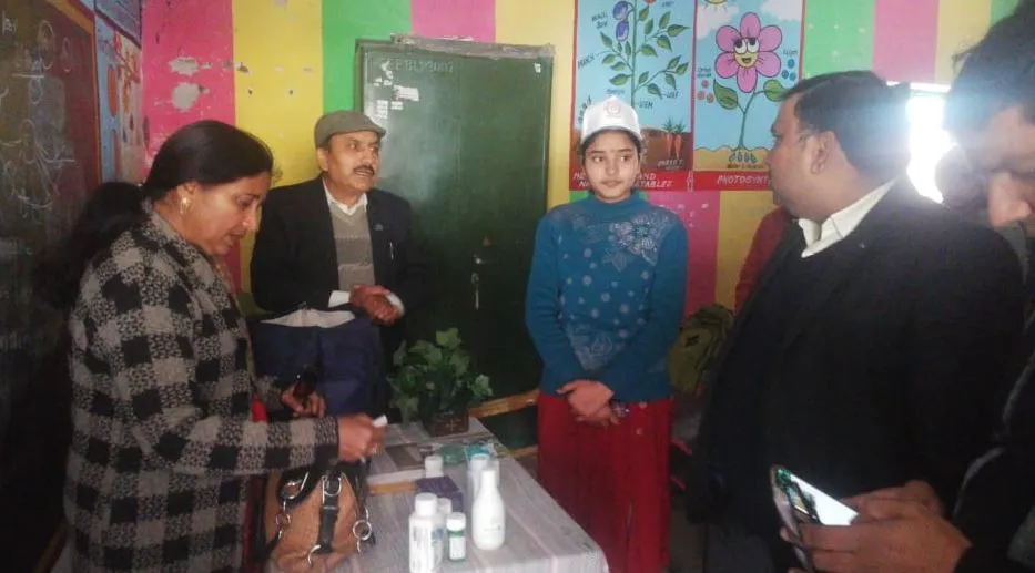 बरेली: स्कूल सिर्फ पढ़ाई के लिए होते हैं, मार्केटिंग के लिए नहीं… और प्रधानाध्यापिका निलंबित