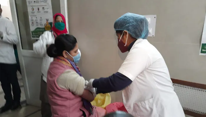बरेली में कोरोना वैक्सीन का ड्राई रन शुरू, इन जगहों पर लगाई जा रही वैक्सीन