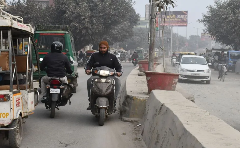 बरेली: अपनी साइड का नहीं रखते ध्यान, खतरे में डाल रहे जान
