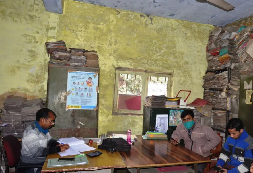 बरेली: 246 जर्जर स्कूल भवनों को ध्वस्त कराने का आदेश, जबकि कर्मचारियों की जान खतरे में
