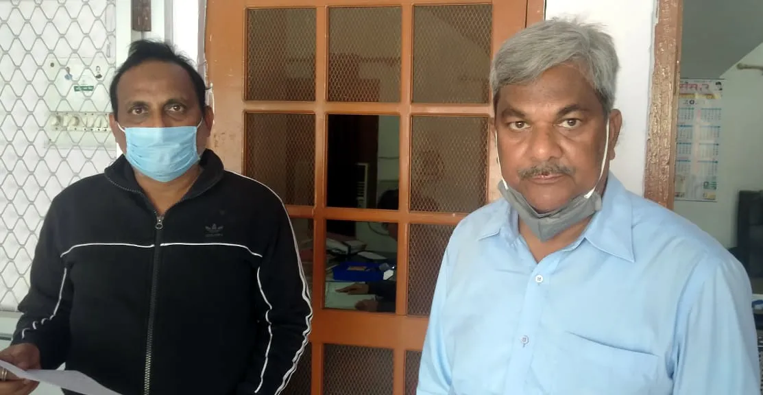 ऑटो वाले ने संयुक्त निदेशक को बीच सड़क पर पीटा