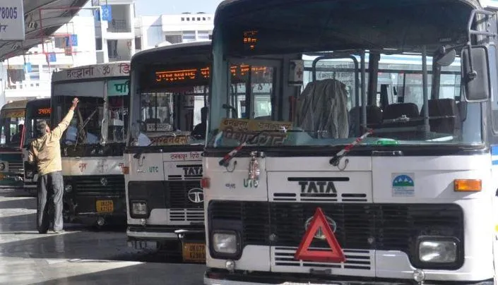 हल्द्वानी: अपनी मांगों को लेकर दूसरे दिन भी डटे रहे रोडवेज कर्मी