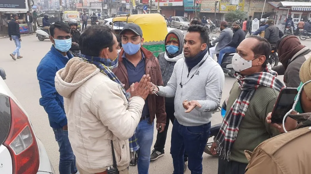 बरेली: ‘मेरा हर तीसरा रिश्तेदार वकील है… नौकरी से हट जाओगे’