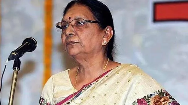 एलआईसी कार्यकर्ता टीबी ग्रस्‍त बच्‍चों को गोद ले: आनंदीबेन