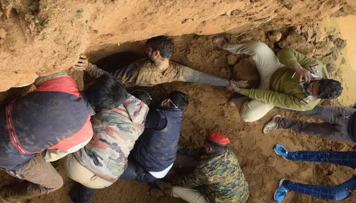 बरेली: लापरवाही की खुदाई से जान पर बन आई, मिट्टी धंसी, मजदूर दबा