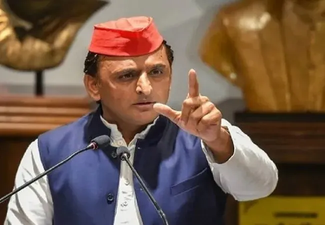 धनवानों के लिए किसानों को दांव पर लगा रही है भाजपा सरकार: अखिलेश
