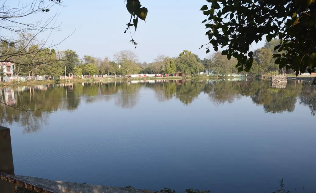 अक्षर विहार तालाब: प्रभावशाली लोगों से भूमि खाली कराने में प्रशासन फेल