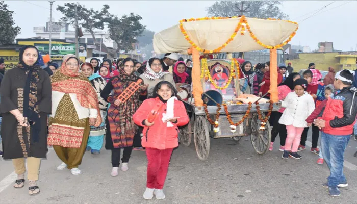 अयोध्या: प्रभात फेरी निकालकर गुरु गोविंद सिंह के प्रकाश पर्व का हुआ आगाज