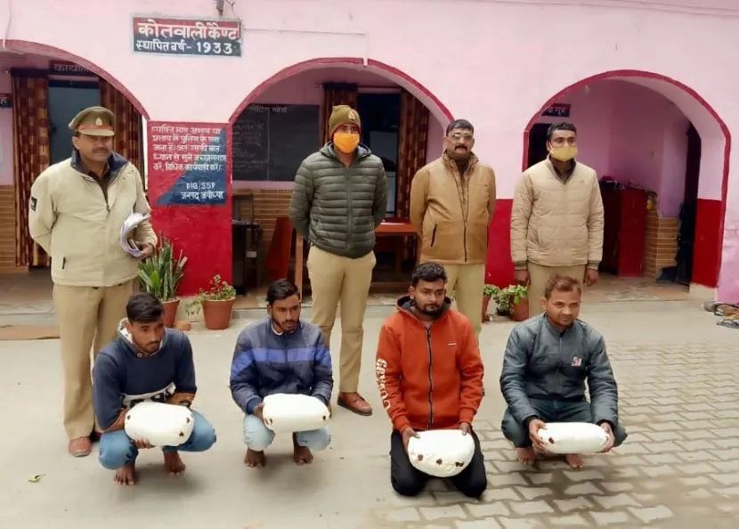अयोध्या: मिलिट्री इंटेलिजेंस के साथ मिलकर पुलिस ने अपराधियों पर कसा शिकंजा, चार गिरफ्तार