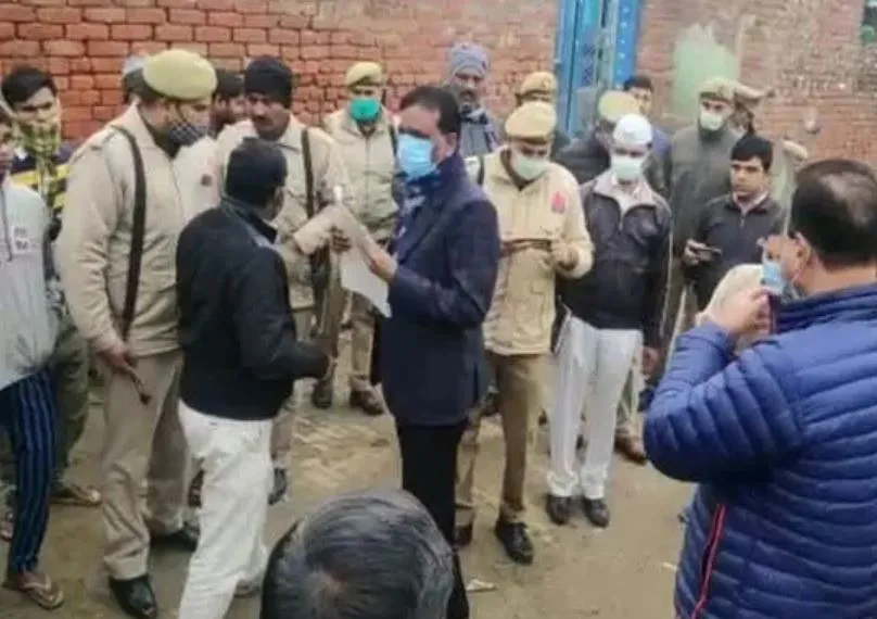 बुलंदशहर में जहरीली शराब पीने से 5 लोगों की मौत, 16 की हालत गंभीर, थाना प्रभारी समेत तीन पुलिसकर्मी निलंबित