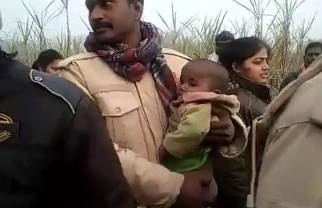 अयोध्या: गन्ने के खेत में पूरी रात पड़ी रही 3 वर्षीय मासूम, जानिए क्या हुई घटना