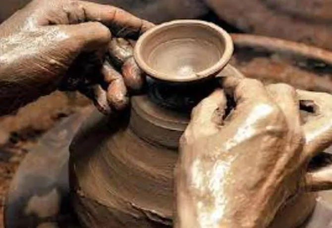 बरेली: कलाकारों को नहीं भा रही मुख्यमंत्री की ‘माटीकला’