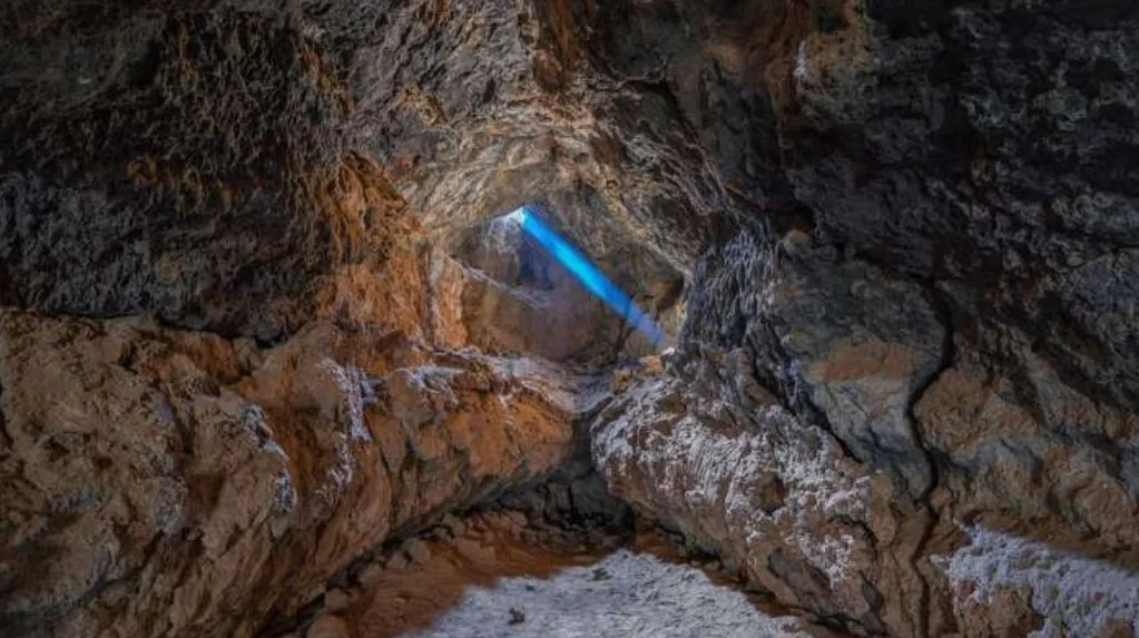 गुफा के भीतर मिला कुछ ऐसा, पुरातत्वविदों का दावा- ये है दुनिया की सबसे पुरानी…