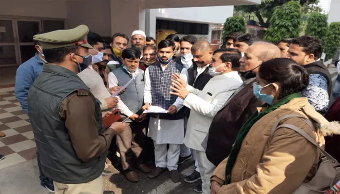 बरेली: अतिक्रमण हटाने के विरोध में आई कांग्रेस, नगर निगम पर लगाया ये आरोप