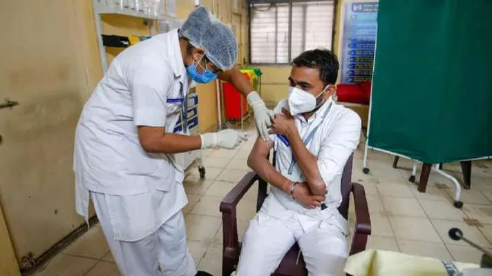 हल्द्वानी: अब निजी अस्पतालों में तैनात स्वास्थ्य कर्मियों को भी लगाई जाएगी वैक्सीन