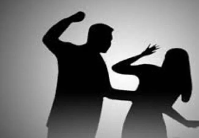 मुरादाबाद: साहब! शारीरिक संबंध बनाने से इंकार करने पर बेल्टों से पीटता है पति
