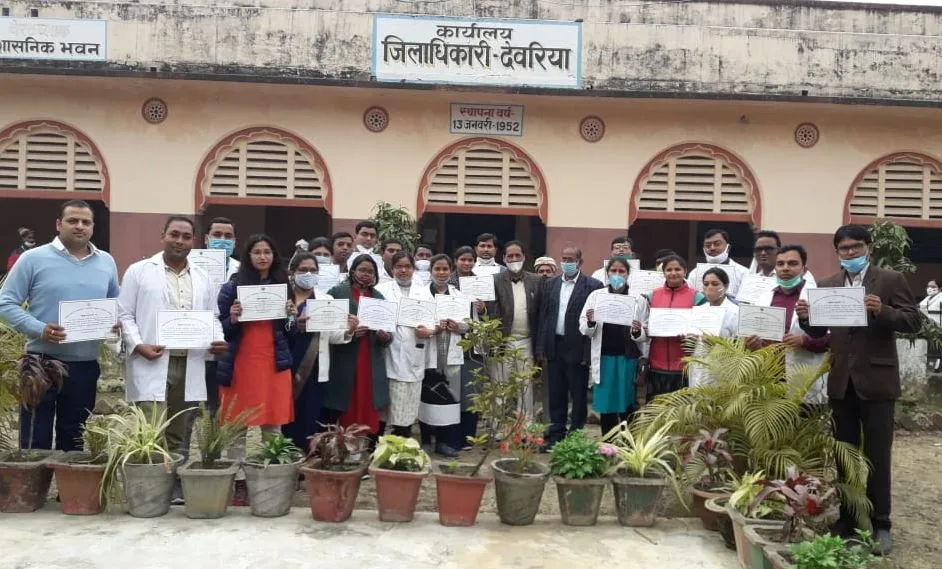 देवरिया: नियुक्ति पत्र पाकर 28 आयुर्वेद और होमियोपैथ अधिकारियों के खिले चेहरे