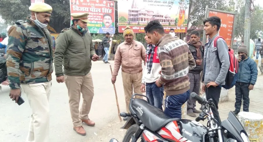 बरेली: फरीदपुर में आई शोहदों की शामत, 15 दबोचे