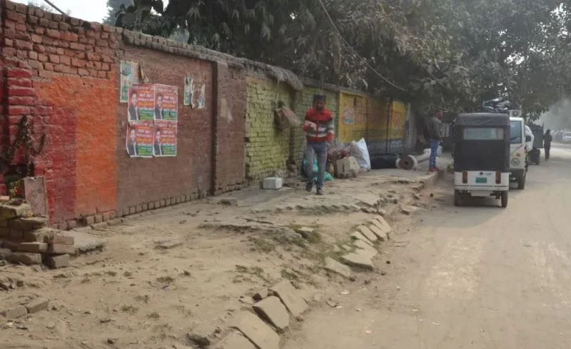 बरेली: सड़कों से फुटपाथ गायब, कैसे सुरक्षित होंगे पैदल चलने वाले